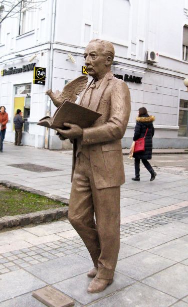 Spomenik Veljku Petroviću autor Šeter Igor