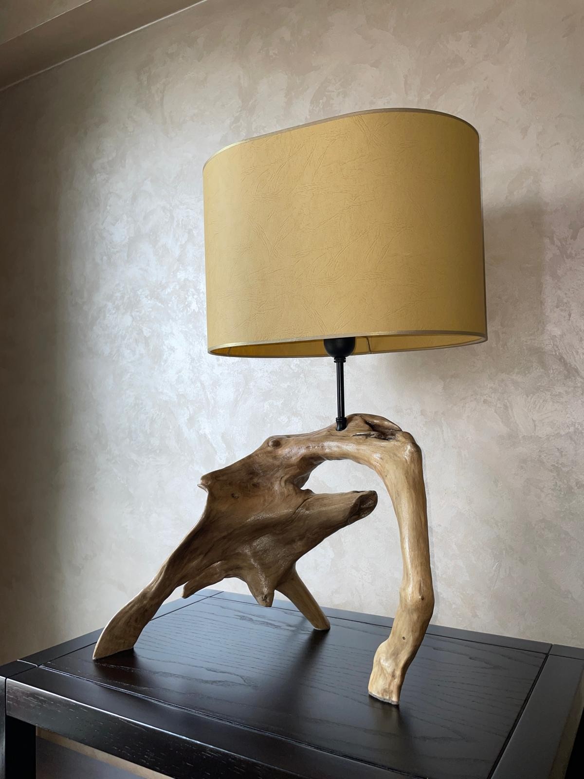 Lampa unikatna drvena