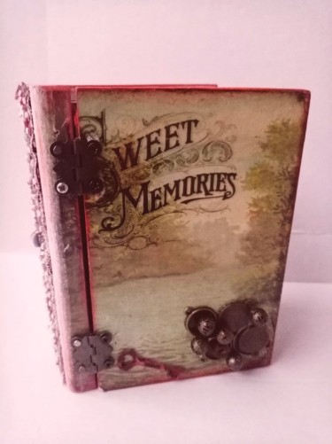 Dekupaž kutija knjiga ` Memories `, autor Maja Živković