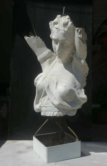 Fragment zenske figure, autor Z&amp;Z galerija